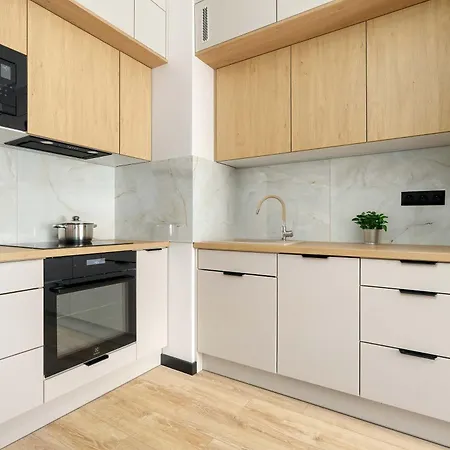 Functional With A Balcony And Parking Close To Spaces By Renters Apartman Poznań