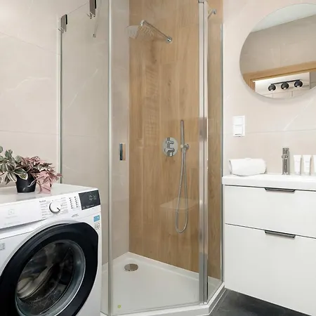 Functional With A Balcony And Parking Close To Spaces By Renters