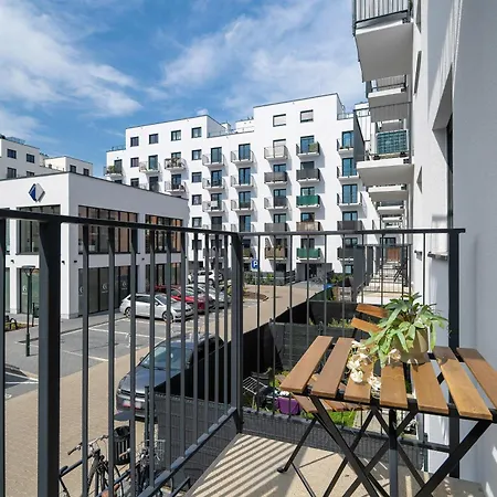 Apartman Functional With A Balcony And Parking Close To Spaces By Renters *